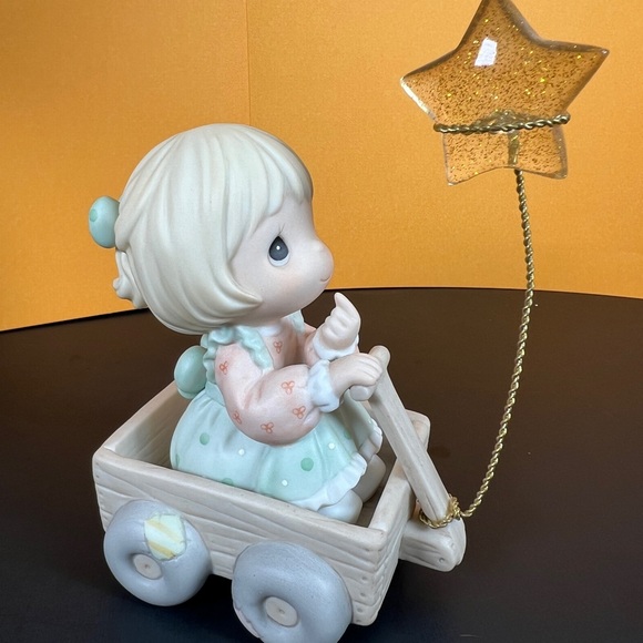 Precious Moments 1999 “Wishing You a World of Peace” C0019 Symbol of Membership - Picture 4 of 13